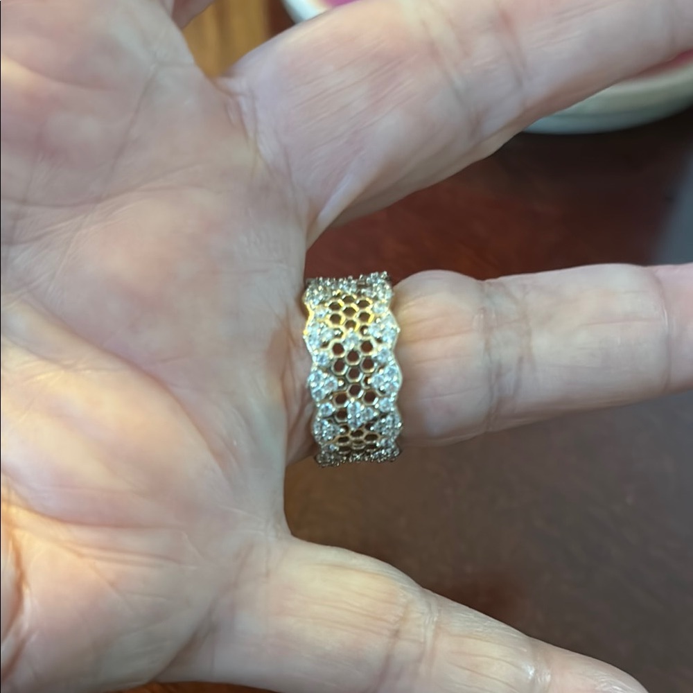 Elegant Gold and Silver Women's Ring - Picture 2 of 3